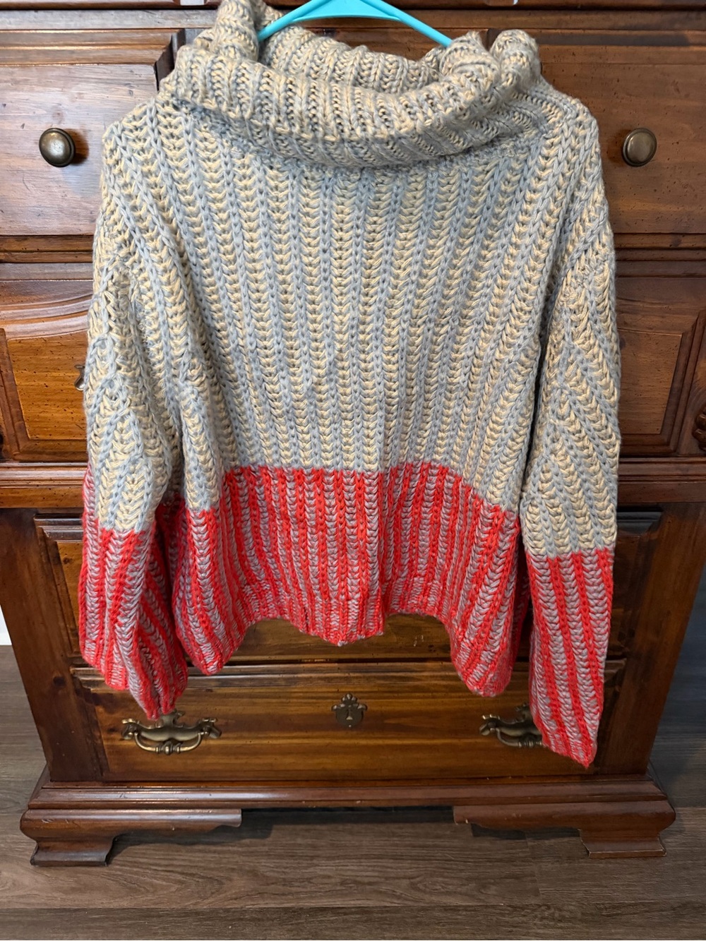 Cozy Two-Tone Turtleneck Sweater in Cream and Coral